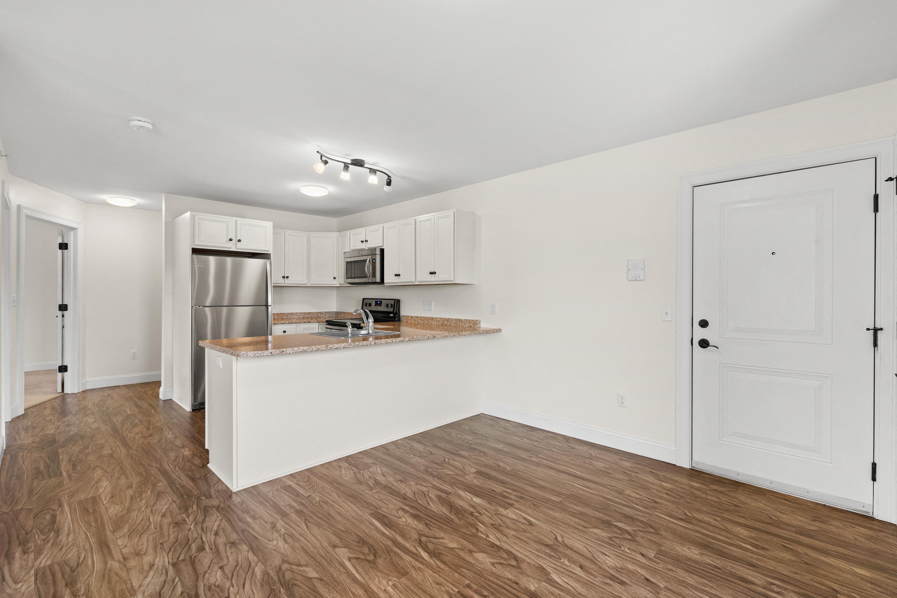 http://cdn.rentcafe.com/dmslivecafe/2/131688/Blue Sruce Farms Interiors-18.jpg